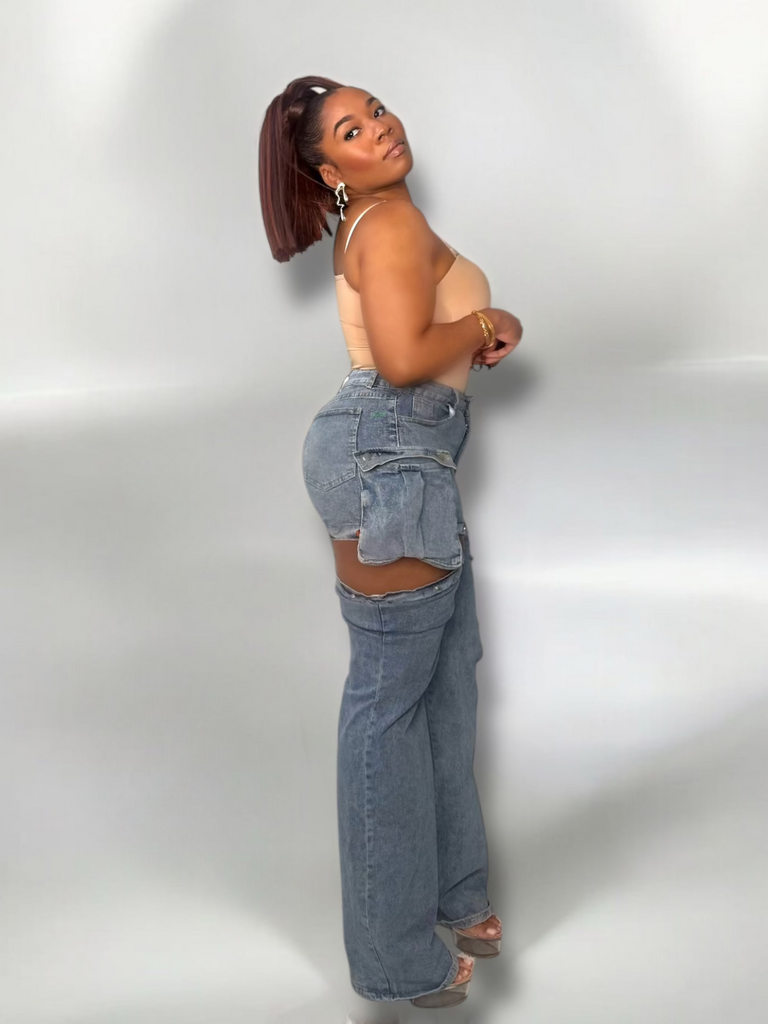  innovative convertible jeans

 versatile jeans 

 premium denim fabric

  jeans that convert to shorts  

 full-length pants 

 stylish shorts 

  casual weekends

 outdoor adventures, 

  convertible denim jeans 

 comfort, convertible pants 

functionality

 fashion. 

 cargo-style pants 

  True to size

 size up for a cargo pant style
womens'boutique